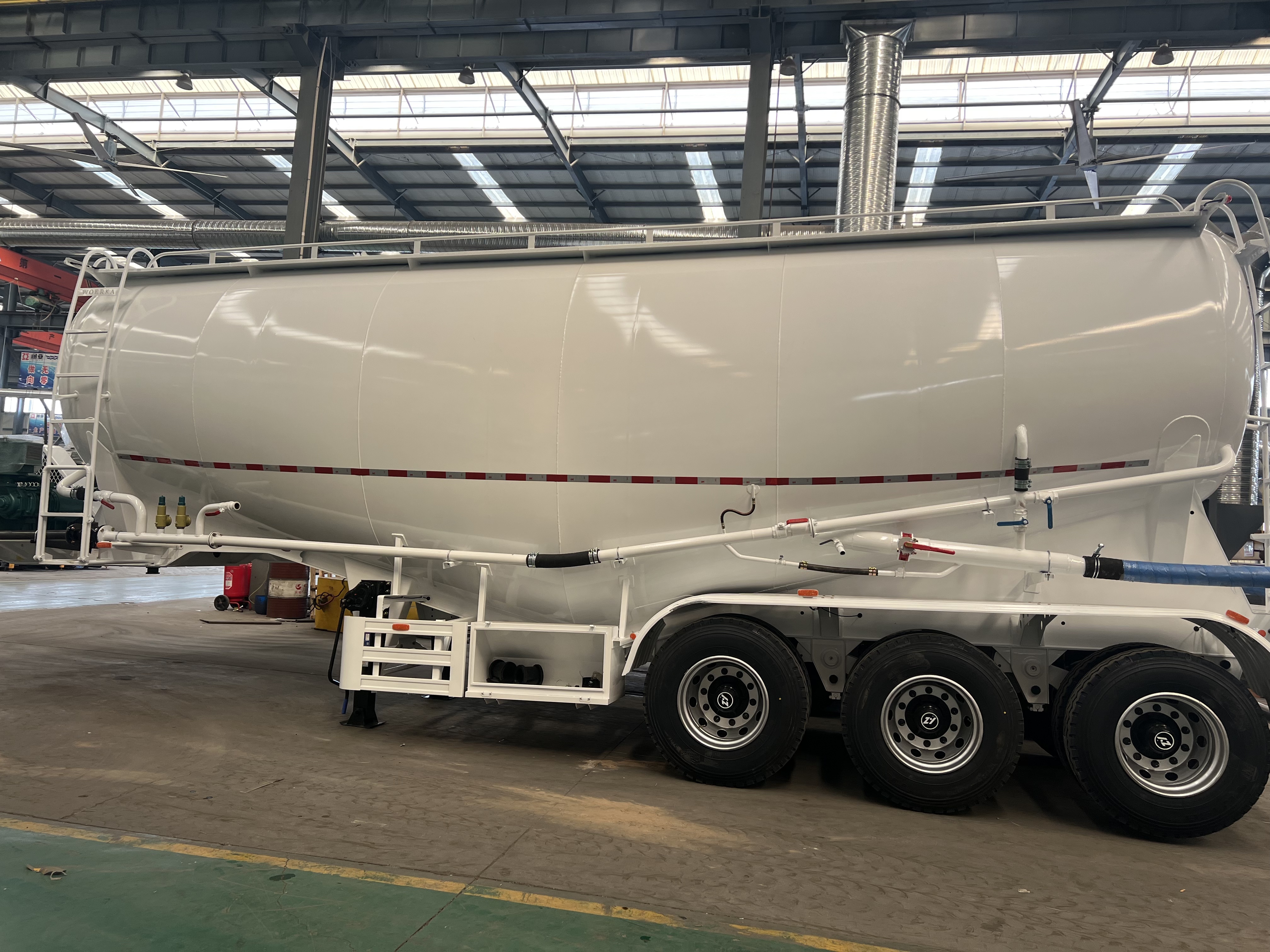 Derun Trucks Tanker Cement Dihantar ke Zambia, Meningkatkan Infrastruktur Pengangkutan Tempatan
