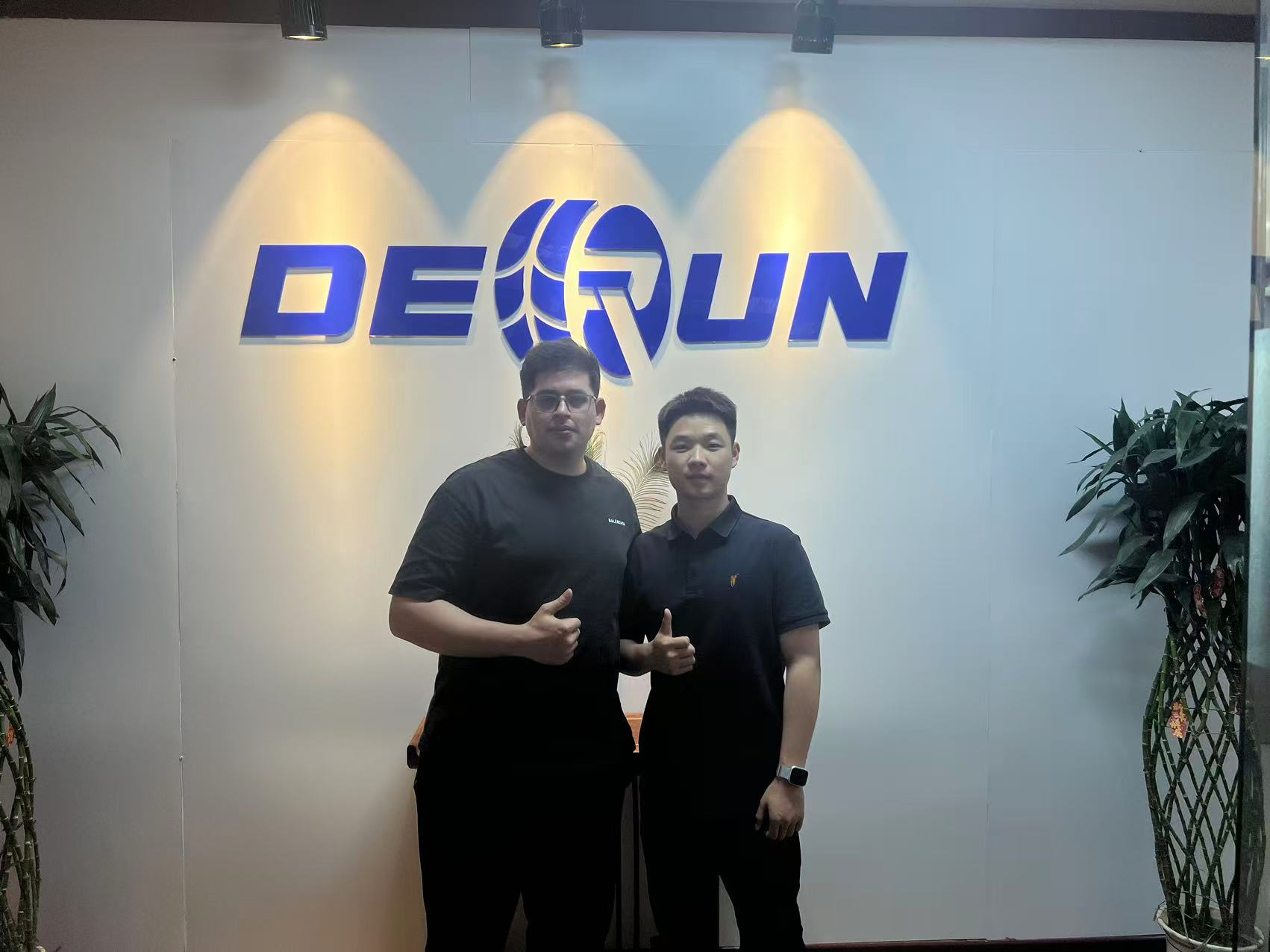 Pelanggan Yaman datang melawat syarikat kami hujung minggu lalu