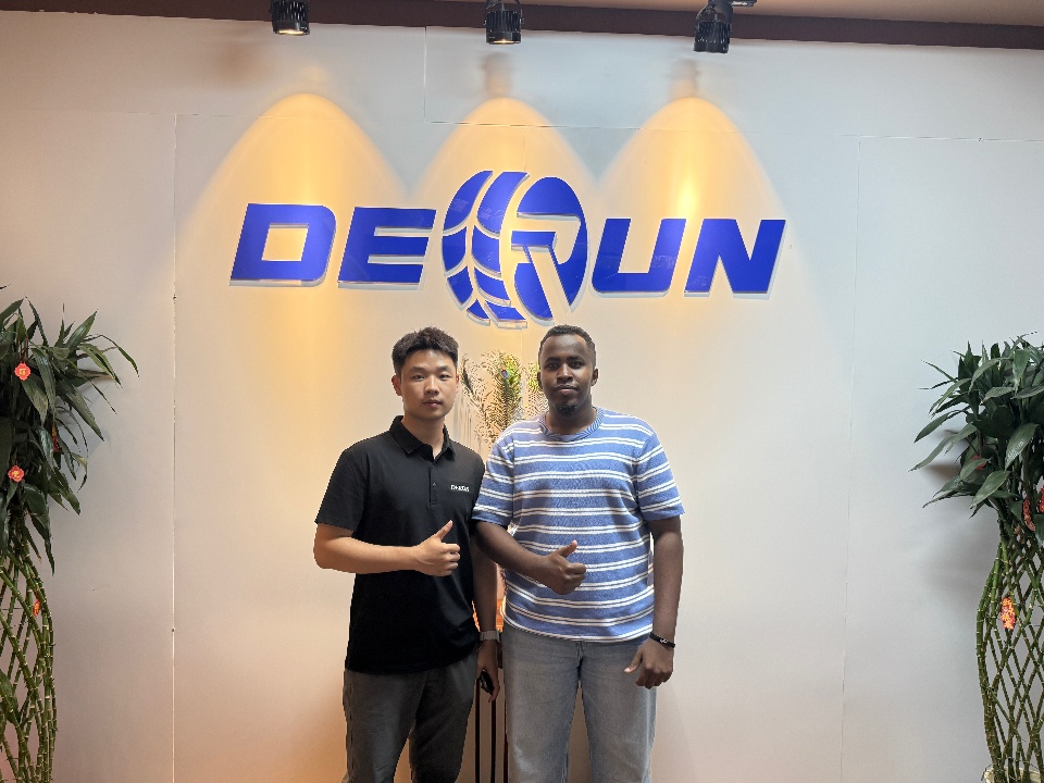 Pelanggan Somalia datang melawat syarikat kami
