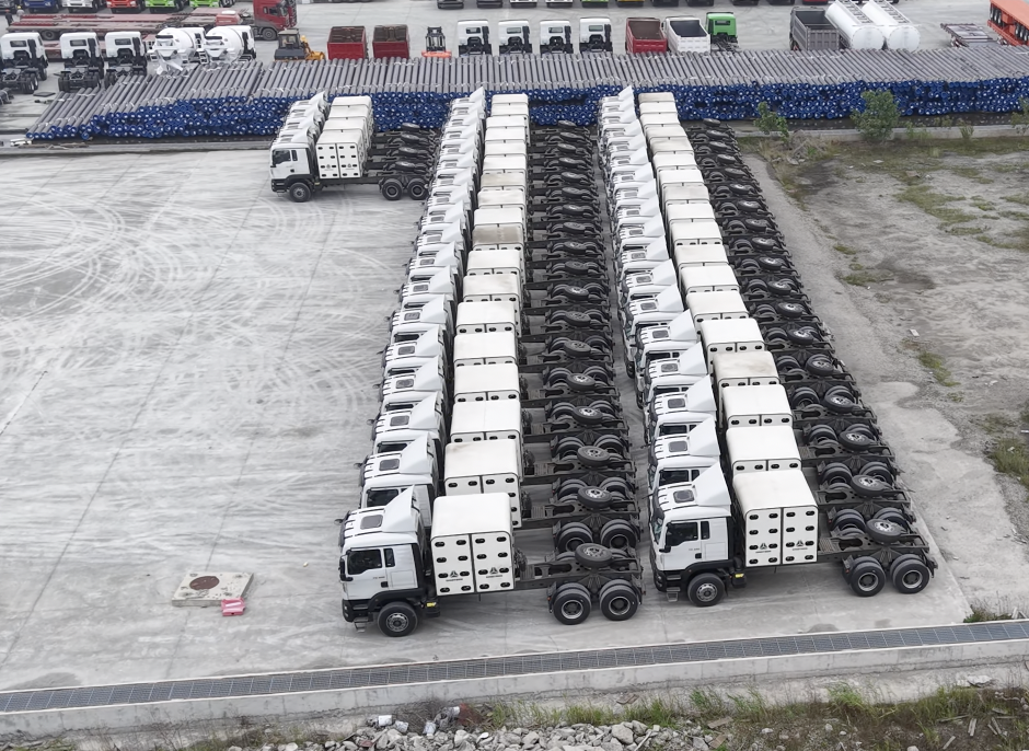 Perkhidmatan penghantaran yang konsisten mendapat pengiktirafan selanjutnya! 40 trak traktor Sinotruk TX 6x4 CNG berjaya dihantar ke Nigeria.