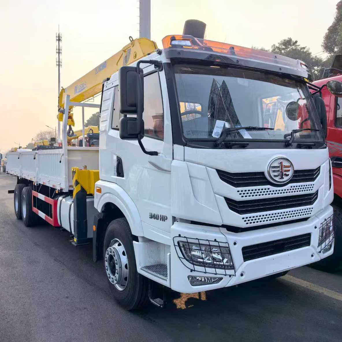 FAW J6P 6X4 350PS Truck Crane